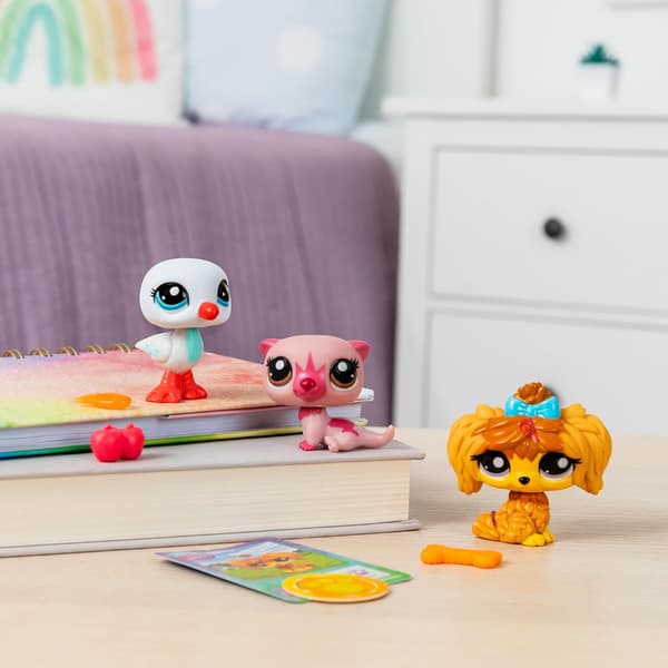 COUNTRY-STYLE ANIMAL FIGURES SET (3 PIECES) + ACCESSORIES – CARD CODE 4+