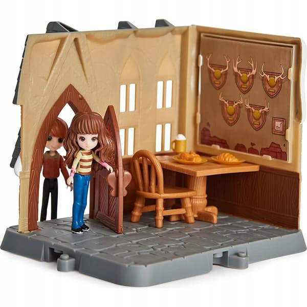 Harry Potter 'Three Broomsticks' Play Set with Figures