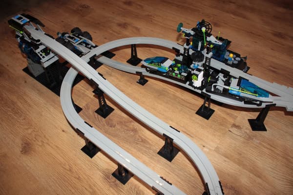 Lego Space 6991 Monorail Space Transport Base