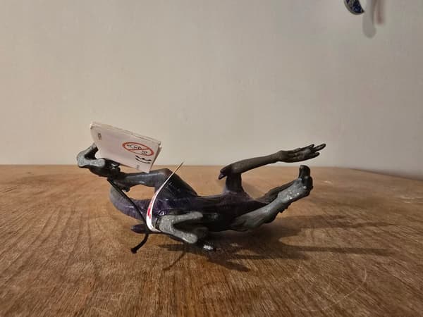 SCHLEICH 70154 ELDRADOR Shadow Raptor figurine, 2022 model.