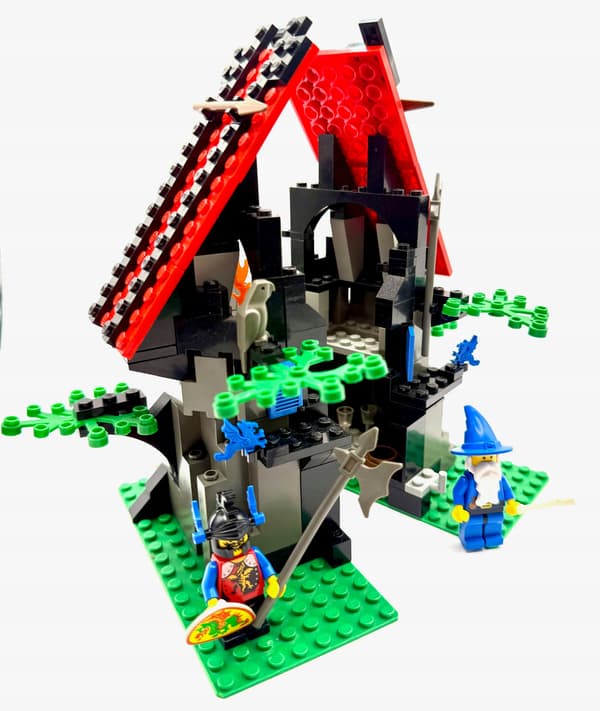 LEGO Castle set 6048: The Wizard’s Workshop, Majisto Magical Workshop.