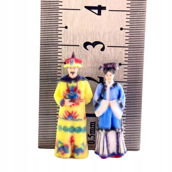 1/64 Emperor’s Concubine Figure – Desk Ornament by Tiny People Model for