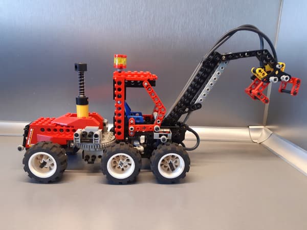 LEGO 8443 Technic Pneumatic Log Loader