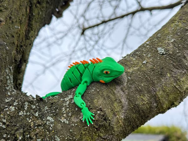 Iguana 3D – a segmented, movable, flexible figurine, terrarium decoration