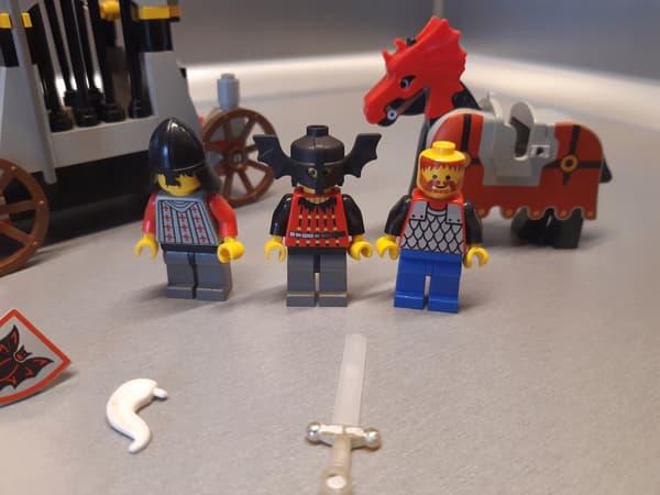 LEGO Castle 6047 Traitor Transport