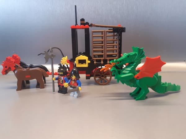 LEGO Castle 6056 Dragon Wagon