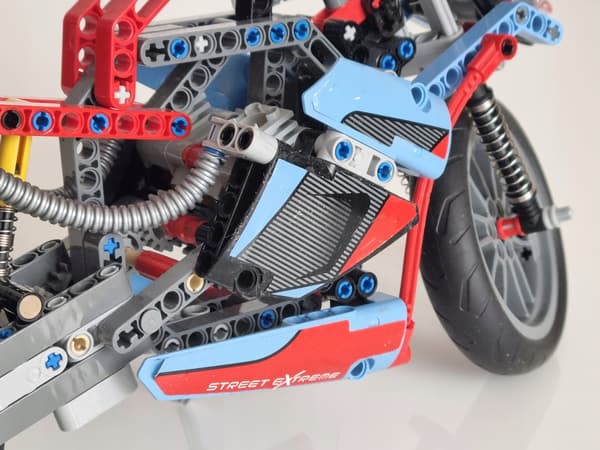 LEGO 42036 Technic 2-in-1 City Motorbike – set components