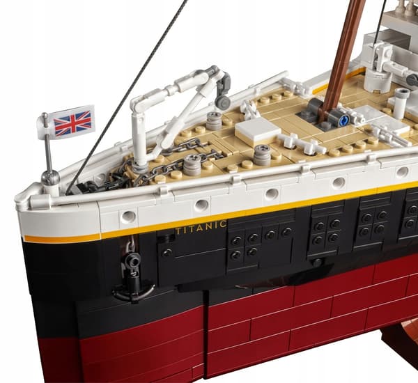 LEGO Titanic 10294 set, 9,090 pieces, 1:200 scale