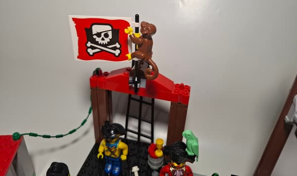 LEGO Pirates: 7073 – Pirates’ Dock