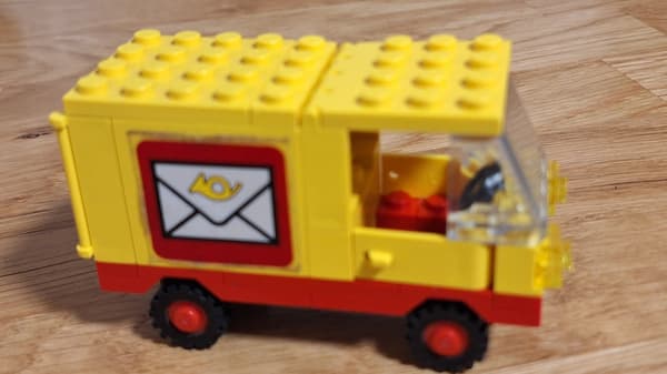 LEGO 6651 Post Office Van 1982 – 100% complete, in very good condition.