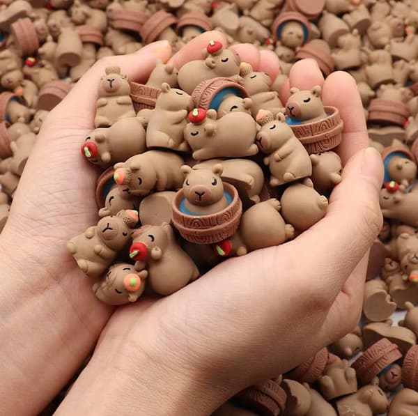 30 PIECES 3D Capybara Figurines – KAPIBARA MINI RANDOM FIGURINES