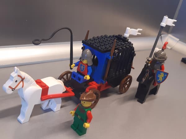 LEGO Castle 6042 Dungeon Hunters (No. 2)