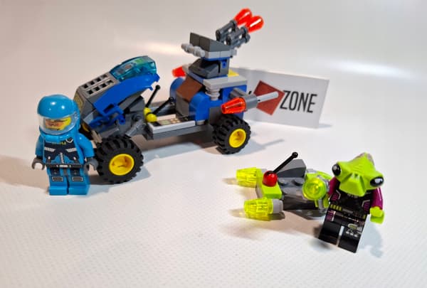 LEGO Alien Conquest: 7050 – Alien Defender
