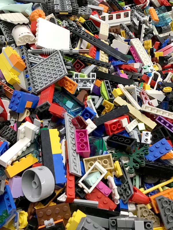 LEGO Mixed Bricks (Random Selection) 1 kg + minifigure + divider