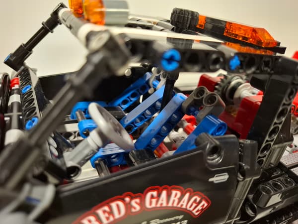 LEGO Technic: 9395 – Roadside Assistance Van