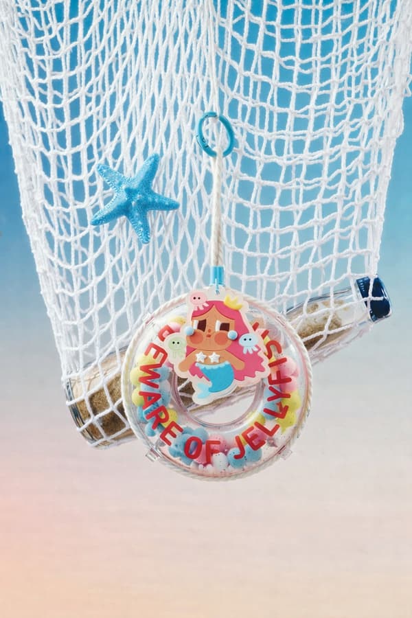 POP MART CRYBABY Vacation Mode On Blind Box Keyring – ORIGINAL