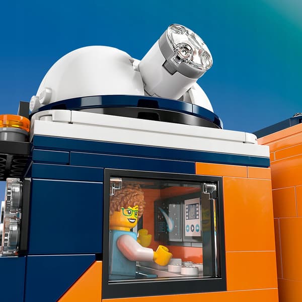 LEGO City 60471 Arctic Explorer’s Laboratory Truck