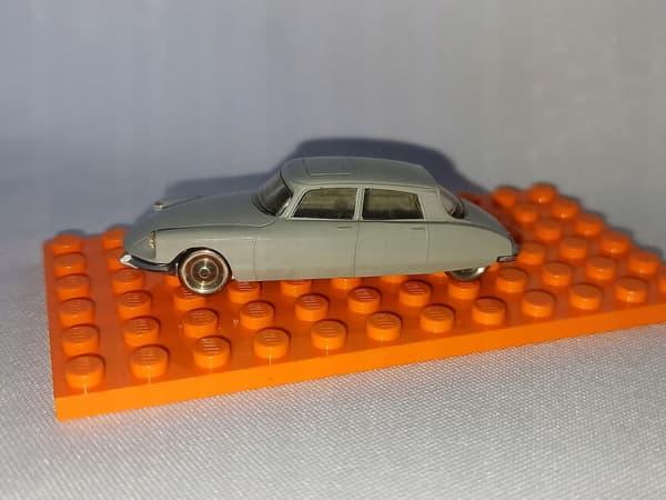 Lego 603pb01 HO Scale Citroën DS19, Light Grey, 1 piece