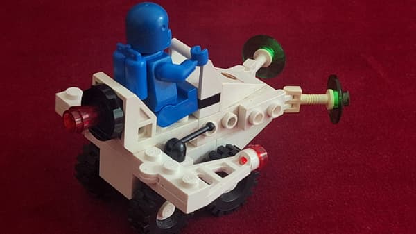 Lego 6827 Strata Scooter – Classic Space 1987 – 100% complete.