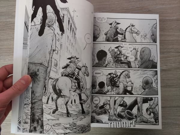 THE WALKING DEAD COMPENDIUM VOLUME 1 by Robert Kirkman