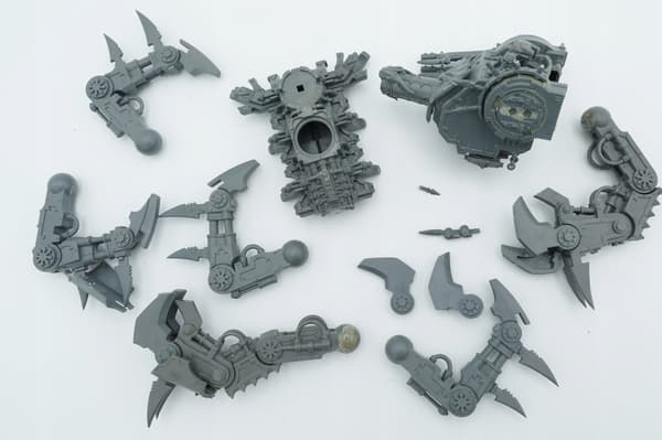 Warhammer 40k Chaos Space Marines Defiler plastic figurine
