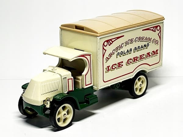 MATCHBOX-MOY No. Y30 1920 MACK TRUCK (B8)