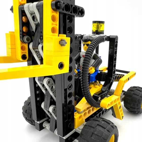 Lego Technic 8248 – Forklift