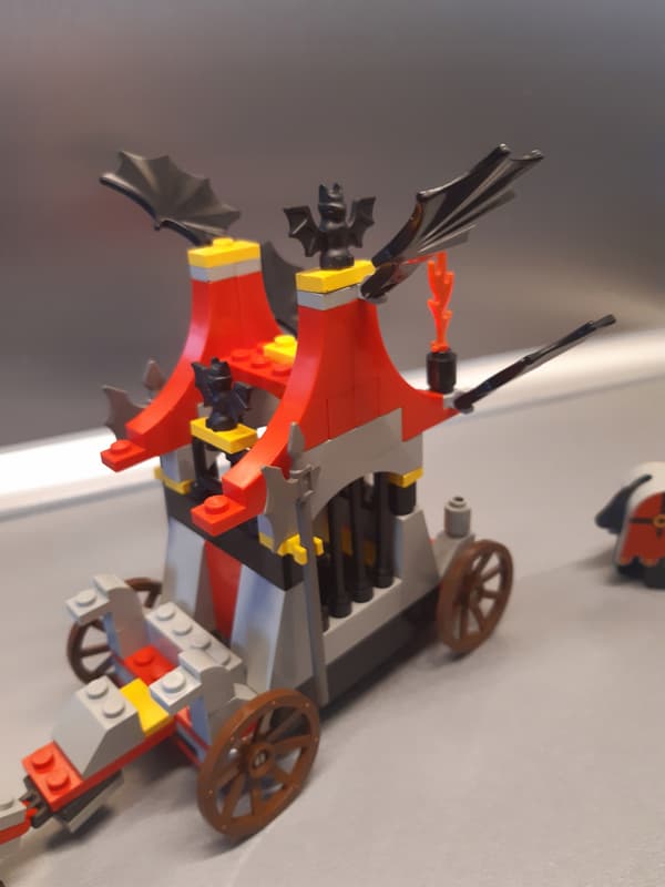 LEGO Castle 6047 Traitor Transport