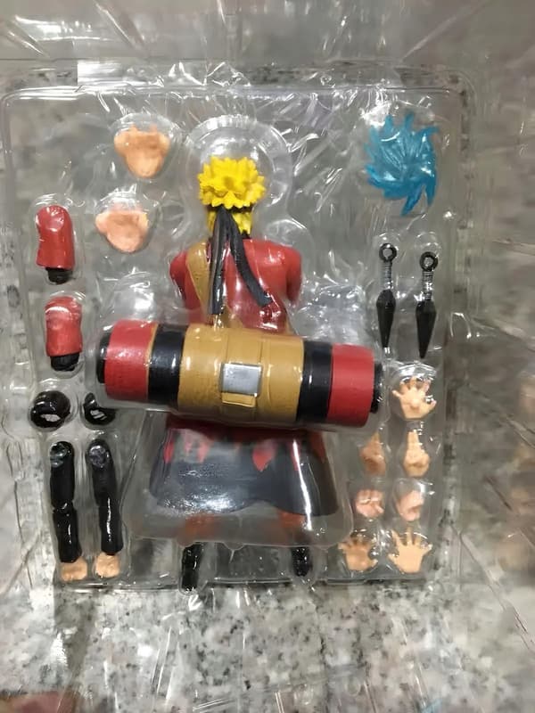 15 cm Naruto Uzumaki figurine with base and accessories