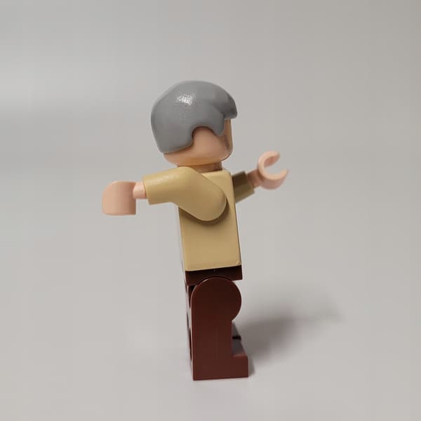Lego Star Wars minifigure sw0140 Owen Lars 10144 2005