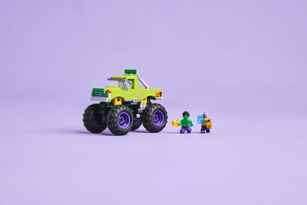 LEGO MARVEL 76312 Hulk vs Thanos Monster Truck