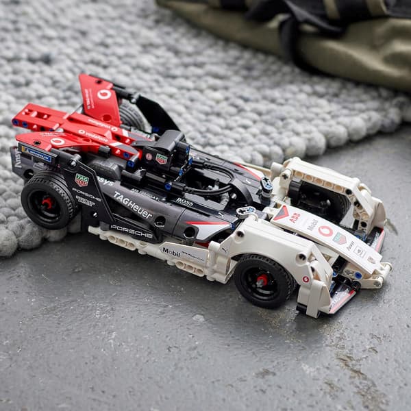 LEGO Technic 42137 Formula E Porsche 99X Electric set, 422 pieces
