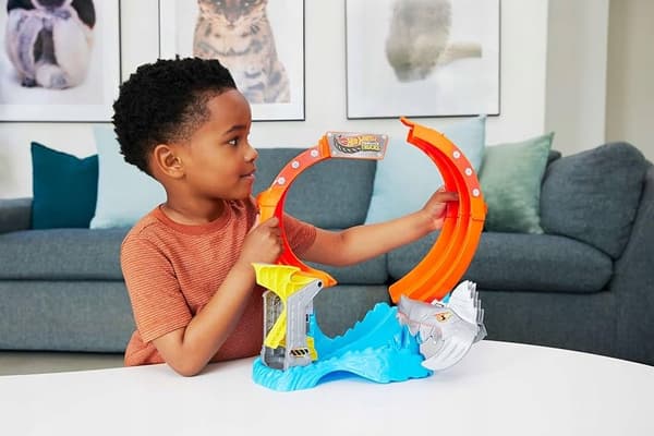 HOT WHEELS MONSTER TRUCK Shark Loop Track Set + Car
