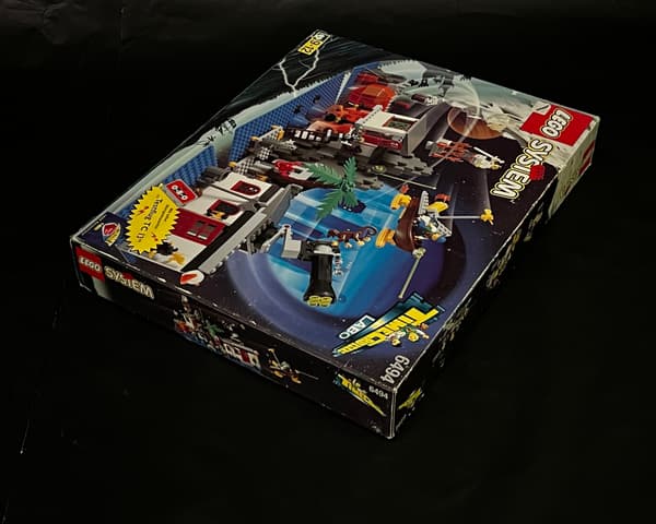 6494 LEGO House and Laboratory