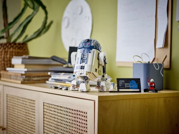 LEGO Star Wars 75379 R2-D2 Droid Robot Star Wars building set