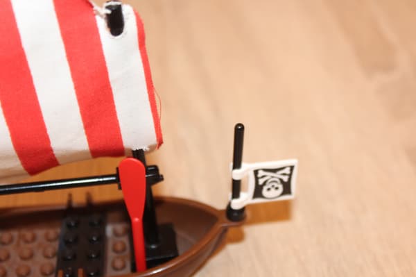 LEGO PIRATES 6267 Lagoon Lock-Up set