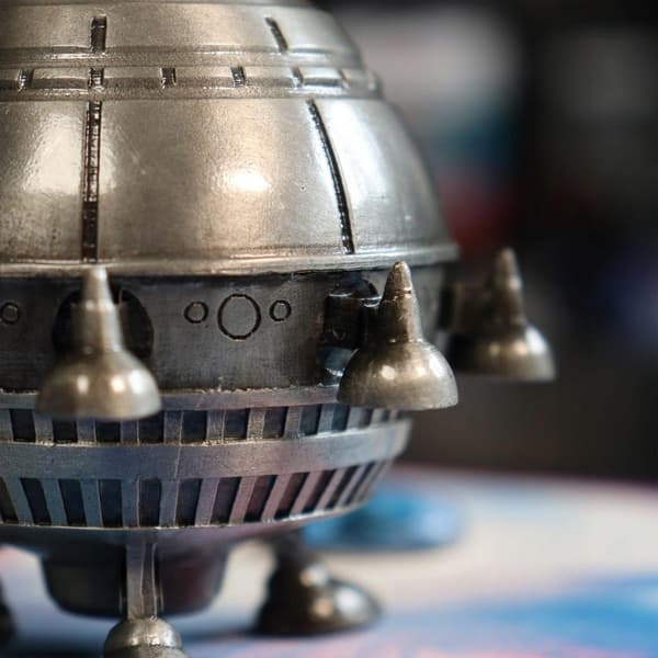 E.T. Spaceship Replica – Limited Edition Collector’s Item