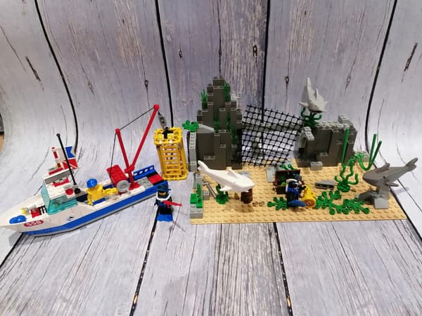 LEGO CITY TOWN Shark Cage Cove – Second-hand
