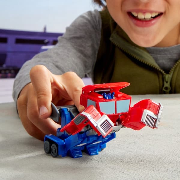 TRANSFORMERS EARTHSPARK AUTOBOT 2-IN-1 AUTO ROBOT FIGURINE: OPTIMUS PRIME 1-STEP