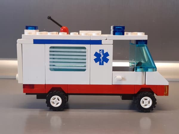 LEGO 6666 Ambulance (No. 4)