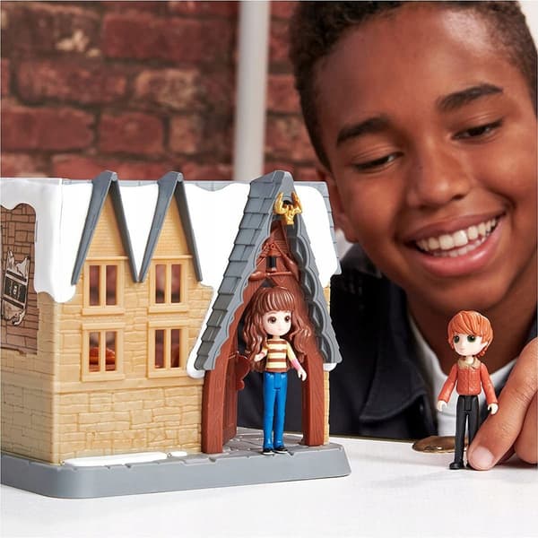 Harry Potter 'Three Broomsticks' Play Set with Figures