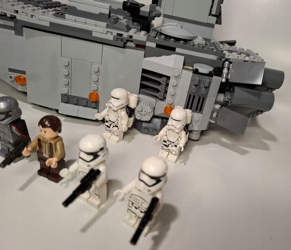 LEGO Star Wars: 75103 – First Order Transporter