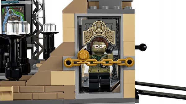 LEGO Super Heroes 76183 Batman’s Cave: Showdown with the Riddler