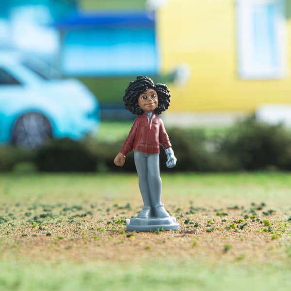 Transformers EarthSpark Bumblebee Spin Changer, Mo Malto figure, ages 6+