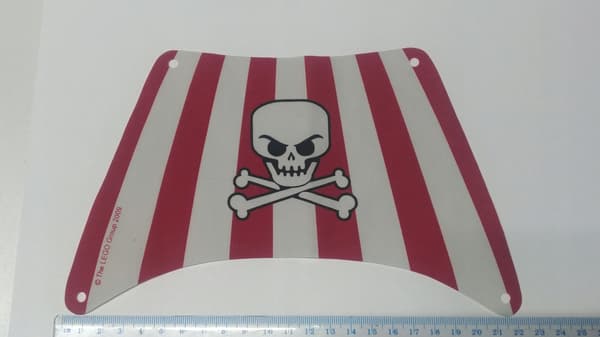 122S Lego large pirate sail with skull