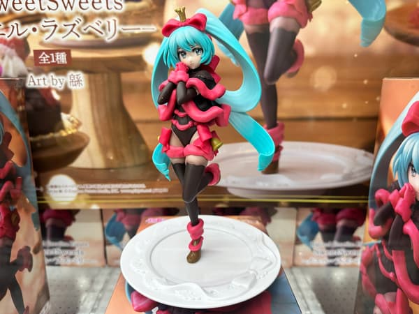 Hatsune Miku PVC Statue – SweetSweets Series: Noel Raspberry Ver. – 21 cm