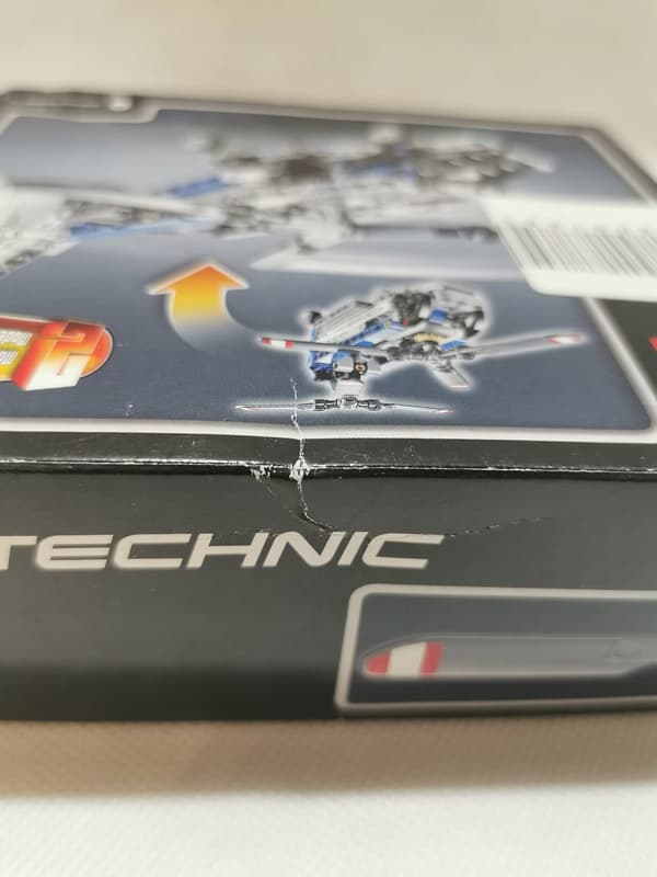 LEGO 42020 Technic – Twin-rotor Helicopter (damaged box)
