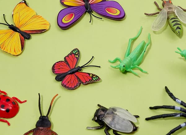 INSECT FIGURINES, WORMS AND INSECTS – 50-PIECE RUBBER SET