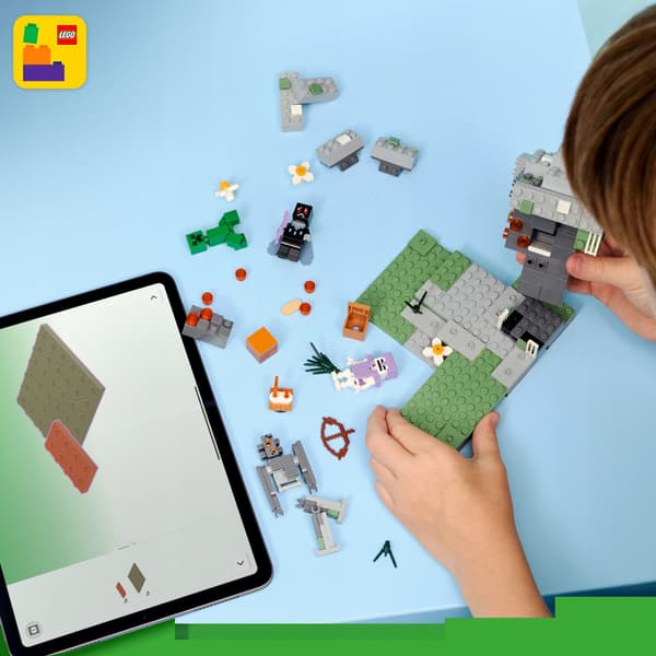 LEGO Minecraft The Withered Garden 21586