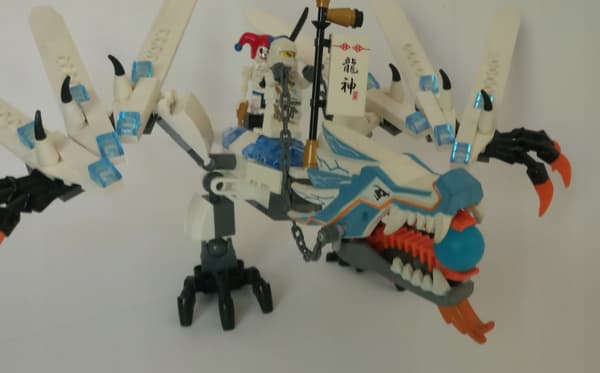 LEGO Ninjago: 2260 – The Ice Dragon’s Attack